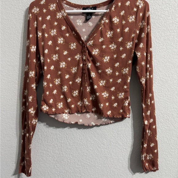 just polly Tops - Floral Button-Front Long Sleeve Top - Mauve